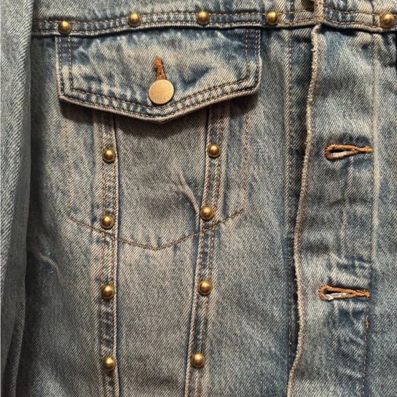 NWT Universal Thread Light Blue Jean Jacket with Stud Details oversized fit - Picture 2 of 3
